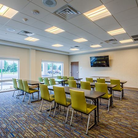 Holiday Inn Express & Suite Milroy - Reedsville Экстерьер фото