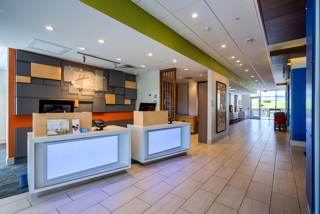 Holiday Inn Express & Suite Milroy - Reedsville Экстерьер фото