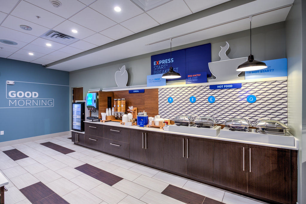Holiday Inn Express & Suite Milroy - Reedsville Экстерьер фото