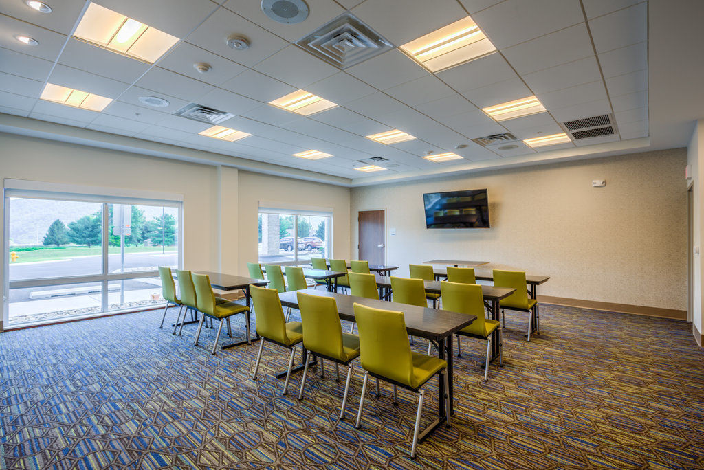 Holiday Inn Express & Suite Milroy - Reedsville Экстерьер фото