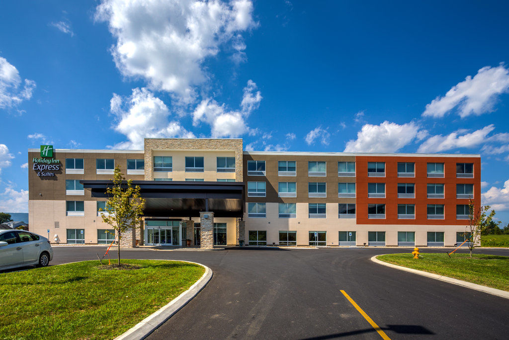 Holiday Inn Express & Suite Milroy - Reedsville Экстерьер фото