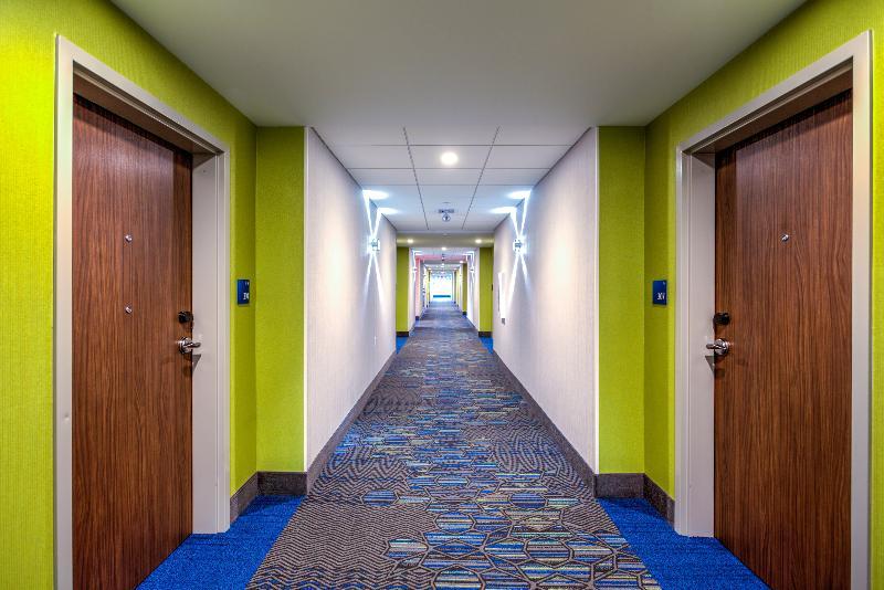 Holiday Inn Express & Suite Milroy - Reedsville Экстерьер фото