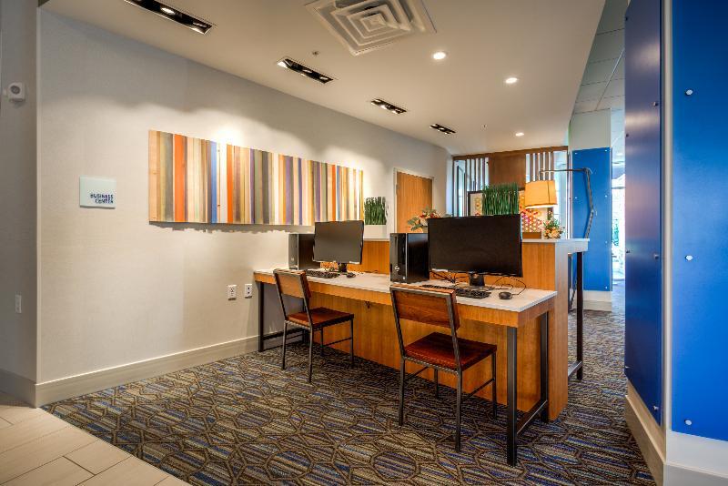 Holiday Inn Express & Suite Milroy - Reedsville Экстерьер фото