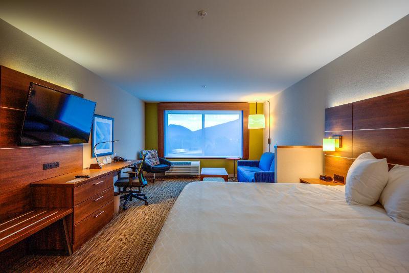Holiday Inn Express & Suite Milroy - Reedsville Экстерьер фото