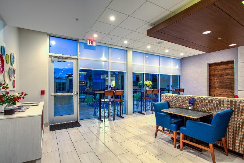 Holiday Inn Express & Suite Milroy - Reedsville Экстерьер фото